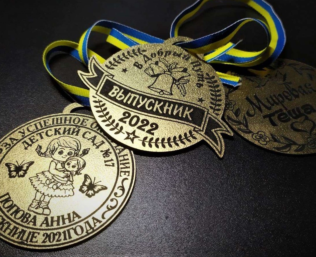 Виготовлення табличок, магнітів, бейджів, подяк, медалів, нагород, бірок, вивісок. - Фото 11