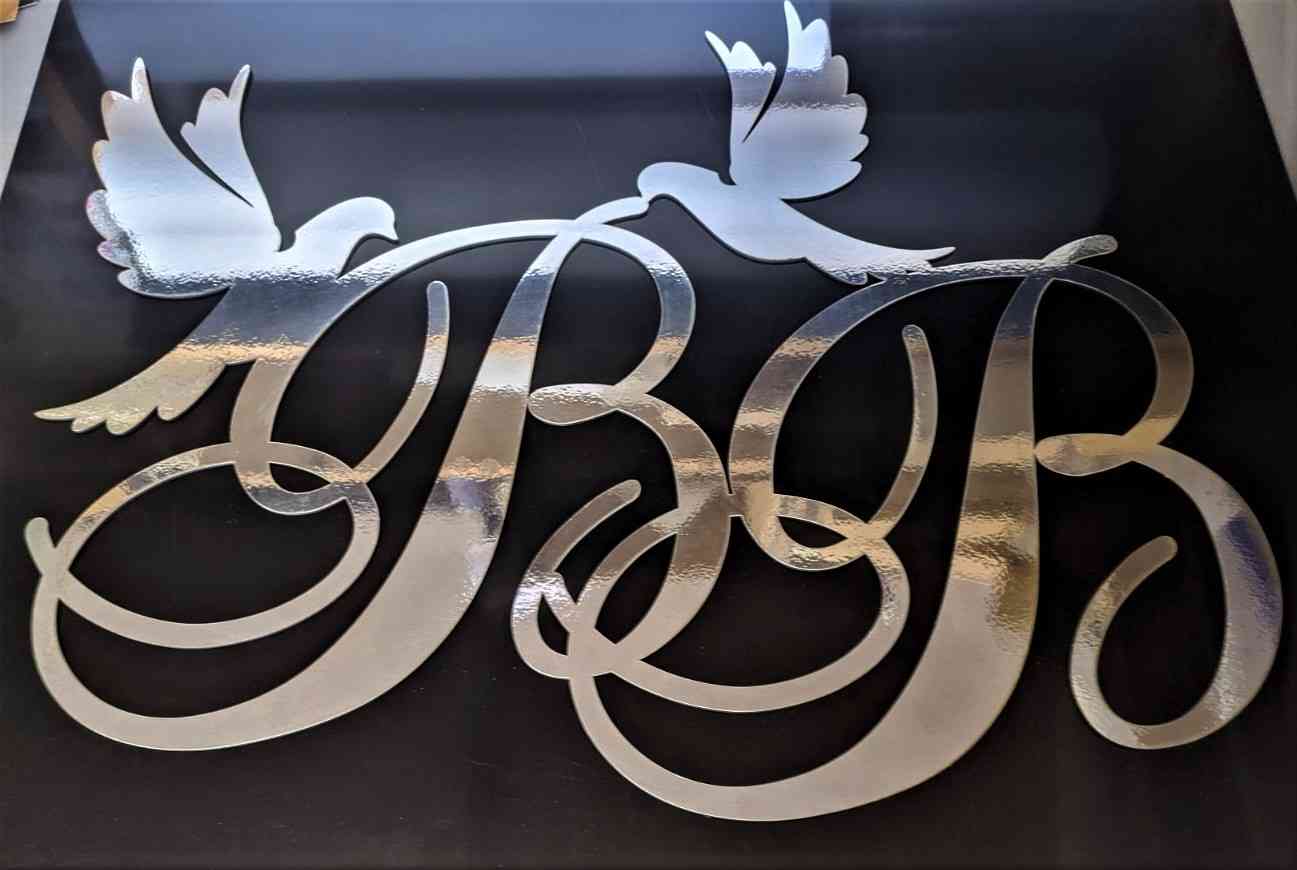 Монограма, весільний герб з ініціалами молодят та голубами - Фото 3