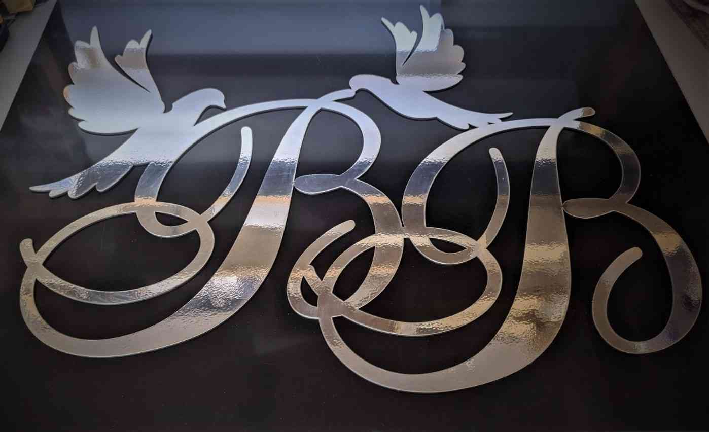 Монограма, весільний герб з ініціалами молодят та голубами - Фото 4