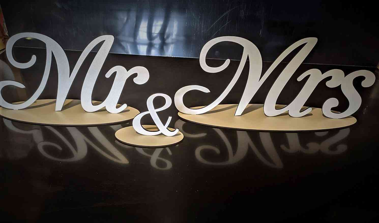 Mr & Mrs з підставкою на весільний стіл молодят. - Фото 2