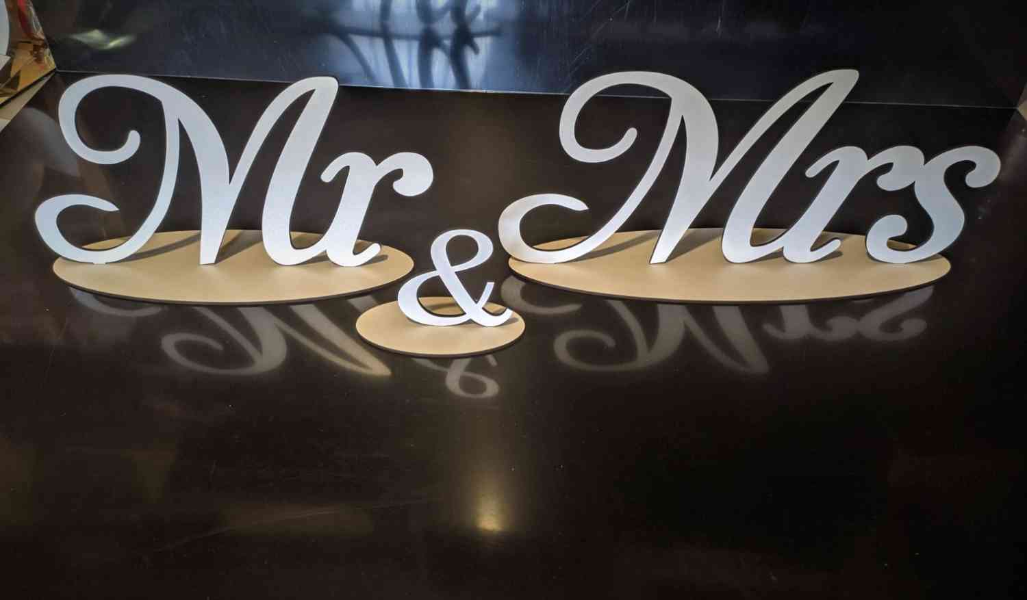 Mr & Mrs з підставкою на весільний стіл молодят. - Фото 7